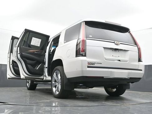 Used 2017 Cadillac Escalade Luxury AWD/4WD image 52