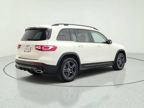 Used 2023 Mercedes-Benz GLB 250 image 5