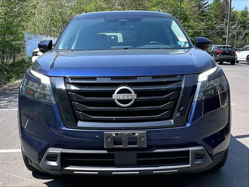 Used 2024 Nissan Pathfinder SV w/ SV Premium Package AWD/4WD image 2