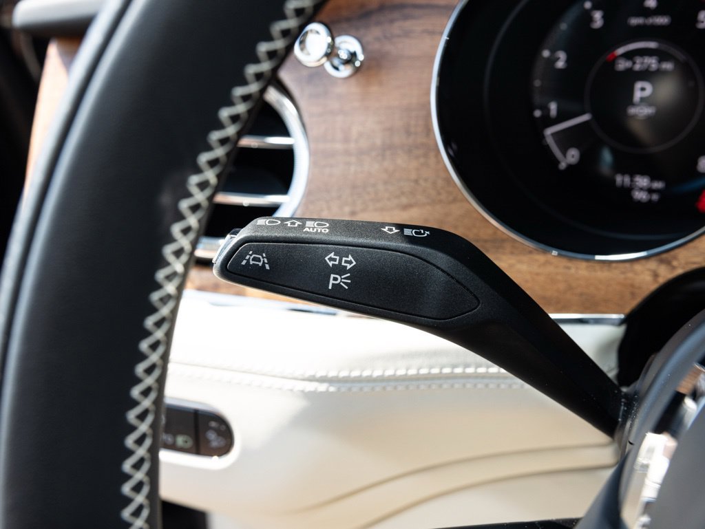 Used 2025 Bentley Bentayga AWD/4WD image 44