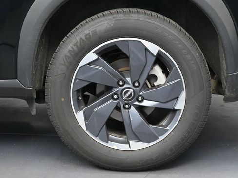 Certified 2025 Nissan Rogue SV FWD image 20