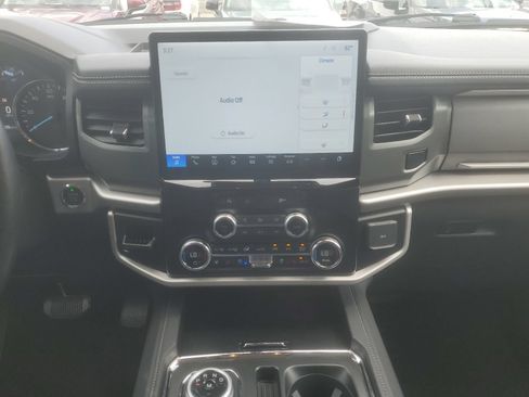 Used 2024 Ford Expedition XLT RWD image 11