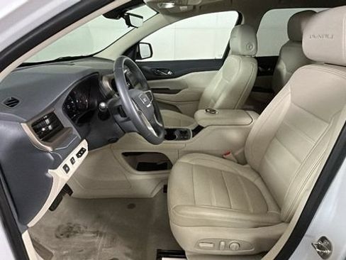 Used 2023 GMC Acadia Denali w/ Denali Ultimate Package AWD/4WD image 11