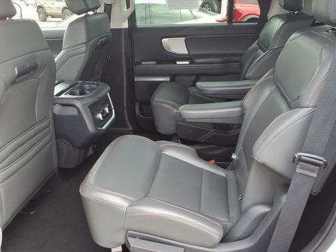 Certified 2025 Ford Expedition Active image 18