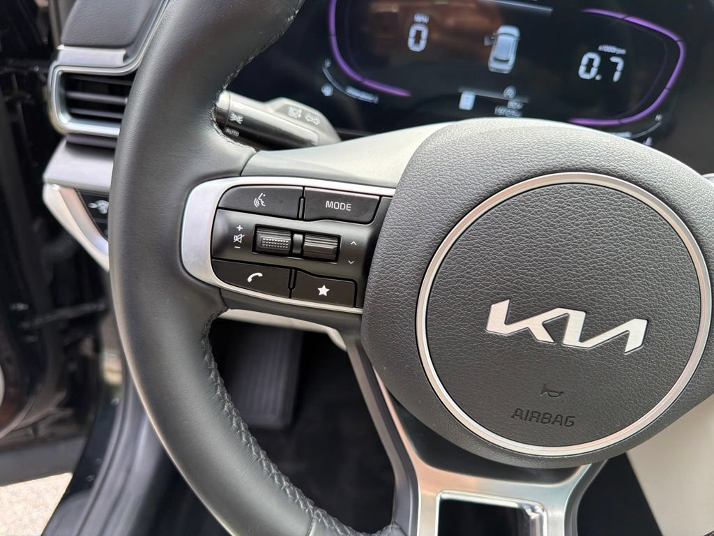 Certified 2025 Kia Sportage EX w/ Premium Package AWD/4WD image 18