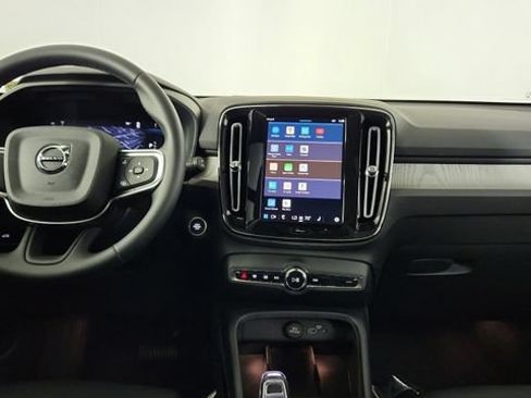 Used 2025 Volvo XC40 B5 Plus w/ Protection Package Premier AWD/4WD image 25