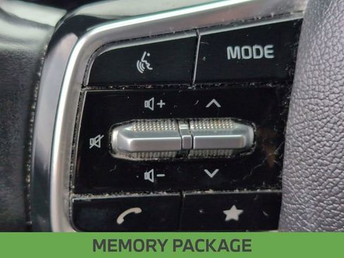 Used 2022 Kia Carnival LX image 19