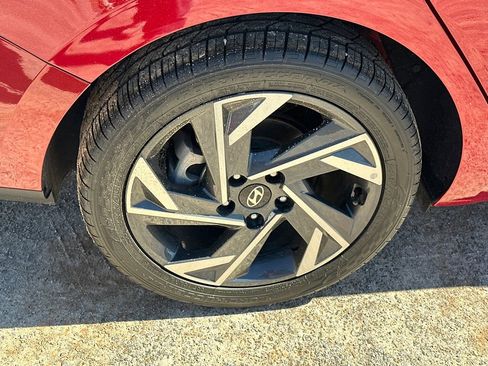 Used 2025 Hyundai Elantra Sport image 17