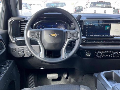 Used 2023 Chevrolet Silverado 1500 LT AWD/4WD image 5
