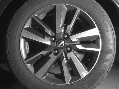 Used 2025 Nissan Versa SV image 14