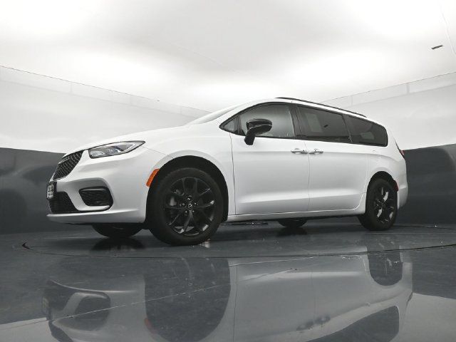 Used 2026 Chrysler Pacifica Limited w/ S Appearance Package AWD/4WD image 20