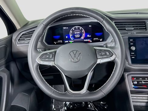 Used 2022 Volkswagen Tiguan SE AWD/4WD image 19