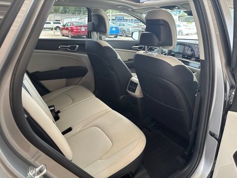 Used 2025 Kia Sportage EX w/ Premium Package FWD image 20