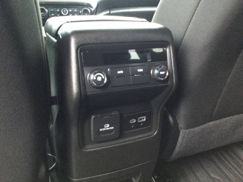 Used 2023 GMC Acadia SLE w/ Driver Convenience Package image 13