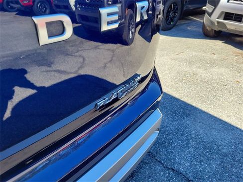 Used 2023 Nissan Pathfinder Platinum image 7