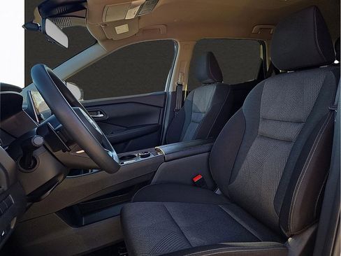 Used 2024 Nissan Rogue SV image 12