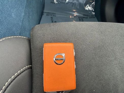 Used 2023 Volvo XC40 Recharge Plus image 38