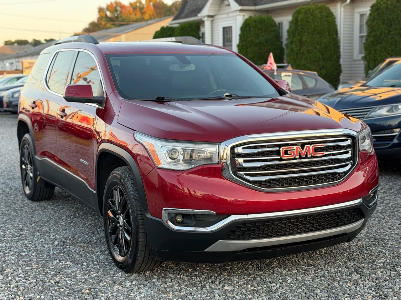 Used 2019 GMC Acadia SLT AWD/4WD image 1