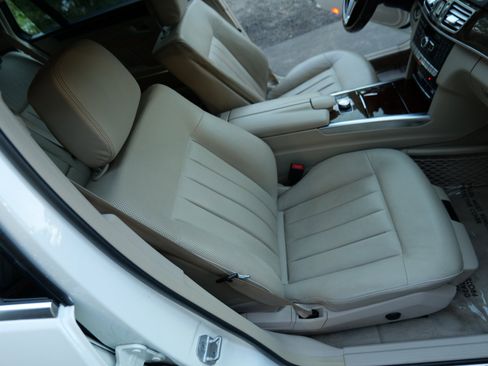 Used 2014 Mercedes-Benz E 350 4MATIC Wagon image 36