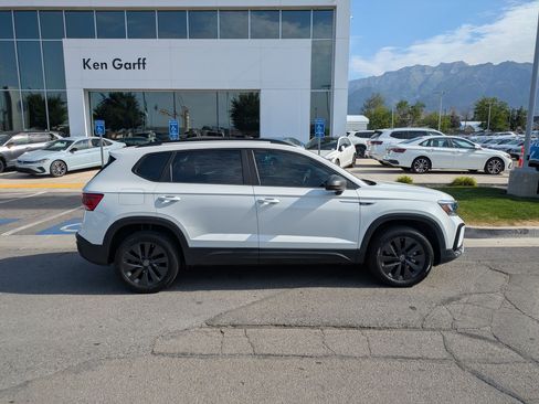 Used 2023 Volkswagen Taos S FWD image 2