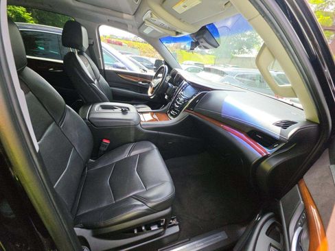 Used 2018 Cadillac Escalade ESV Luxury AWD/4WD image 6