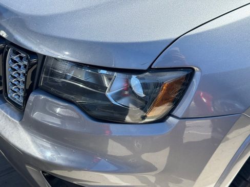 Used 2019 Jeep Grand Cherokee Altitude image 6