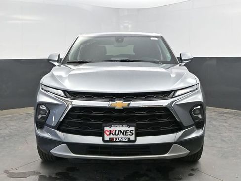 Used 2025 Chevrolet Blazer LT AWD/4WD image 2