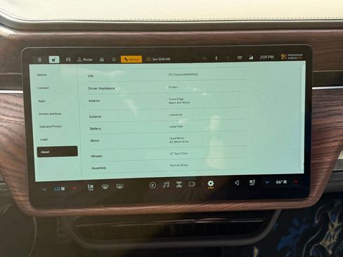 Used 2022 Rivian R1T Adventure image 18