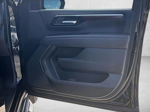 Used 2026 Chevrolet Suburban LS image 18