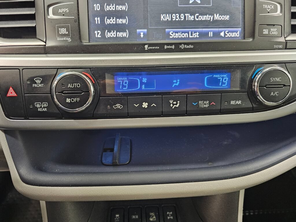 Used 2018 Toyota Highlander Limited AWD/4WD image 26