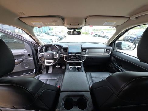 Used 2024 Ford Expedition XLT image 25