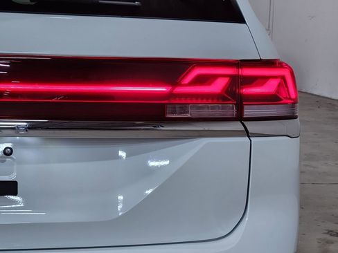 Used 2024 Volkswagen Atlas SE w/ Panoramic Sunroof Package image 22