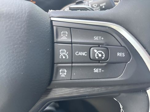 Used 2024 Jeep Grand Cherokee L Laredo image 18