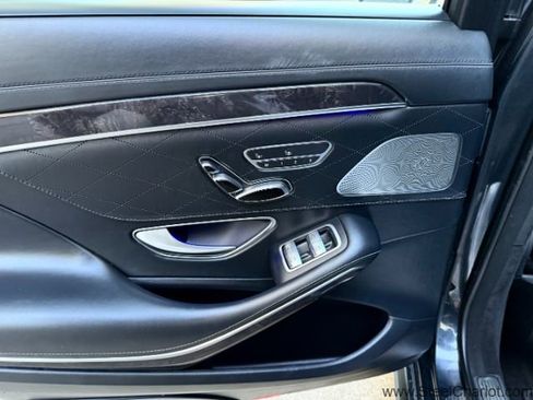 Used 2017 Mercedes-Benz S 550 Sedan w/ Sport Package w/ Sport Package image 19