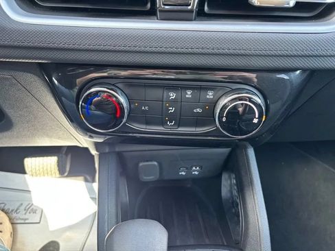 Used 2025 Chevrolet TrailBlazer LT FWD image 16