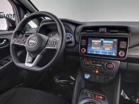 Used 2025 Nissan Leaf S FWD image 25