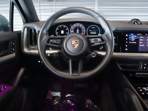 Certified 2025 Porsche Cayenne Coupe image 16
