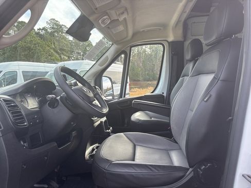 Used 2025 RAM ProMaster 2500 w/ Convenience Group image 44