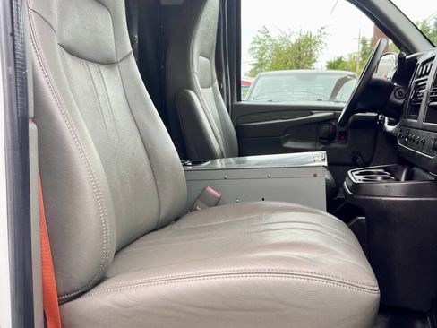 Used 2013 Chevrolet Express 2500 RWD image 18