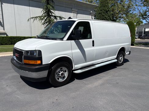 Used 2024 GMC Savana 2500 w/ Driver Convenience Package RWD image 2