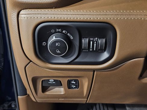 Used 2021 RAM 1500 Limited image 27