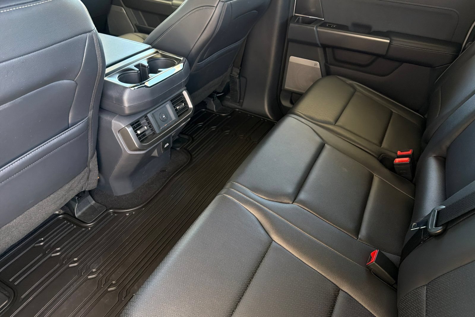 Used 2025 Ford F150 Lariat w/ Equipment Group 501A Mid AWD/4WD image 13