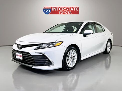 Certified 2022 Toyota Camry LE image 3