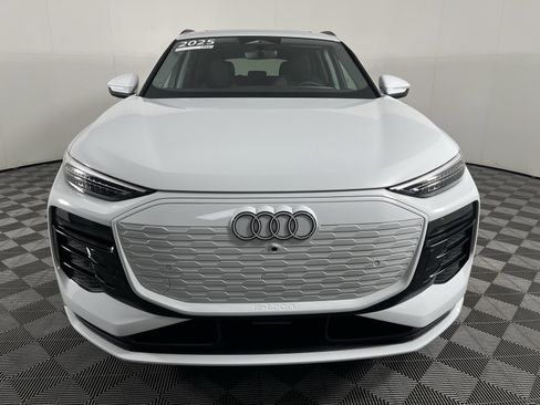 Used 2025 Audi Q6 e-tron Premium Plus w/ Premium Plus image 2