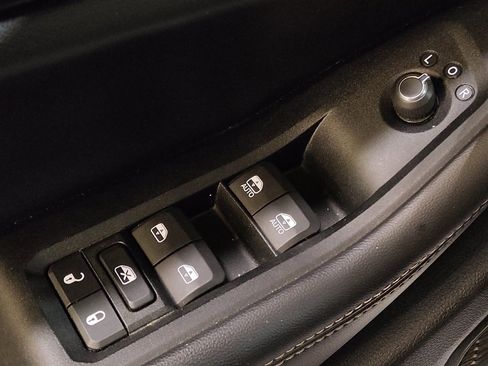 Used 2023 Jeep Grand Cherokee L Laredo image 27