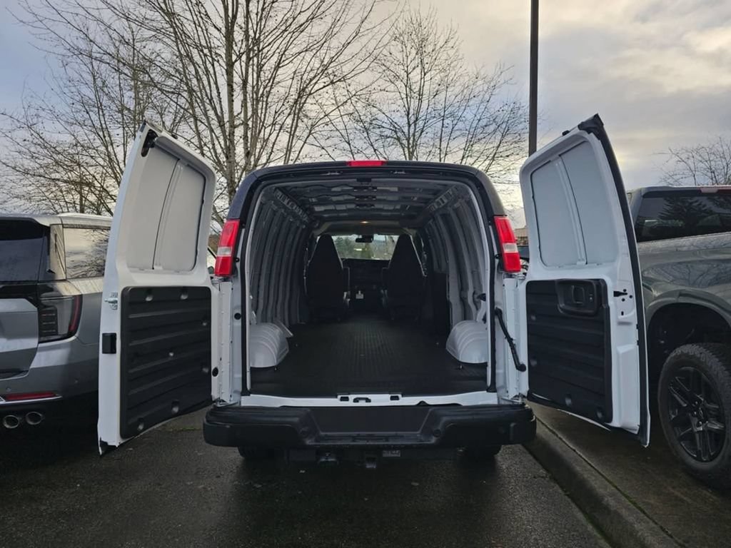 New 2025 Chevrolet Express 2500 Extended w/ Enhanced Convenience Package RWD image 33