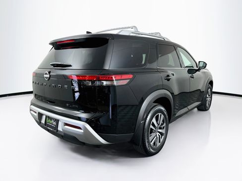 Used 2023 Nissan Pathfinder SL w/ Black Appearance Package AWD/4WD image 9
