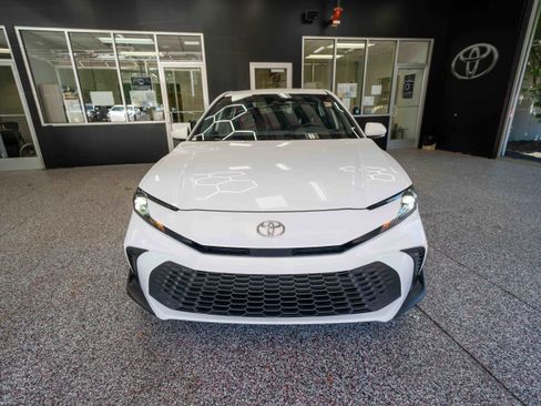 Used 2025 Toyota Camry SE FWD image 6