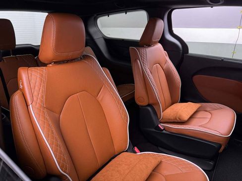 New 2026 Chrysler Pacifica Pinnacle image 20