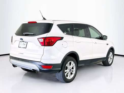 Used 2019 Ford Escape SE image 9